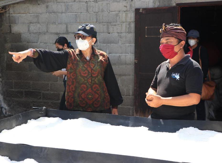 PKK Bali Dorong Pemanfaatan Garam Tejakula untuk Pasar Lokal